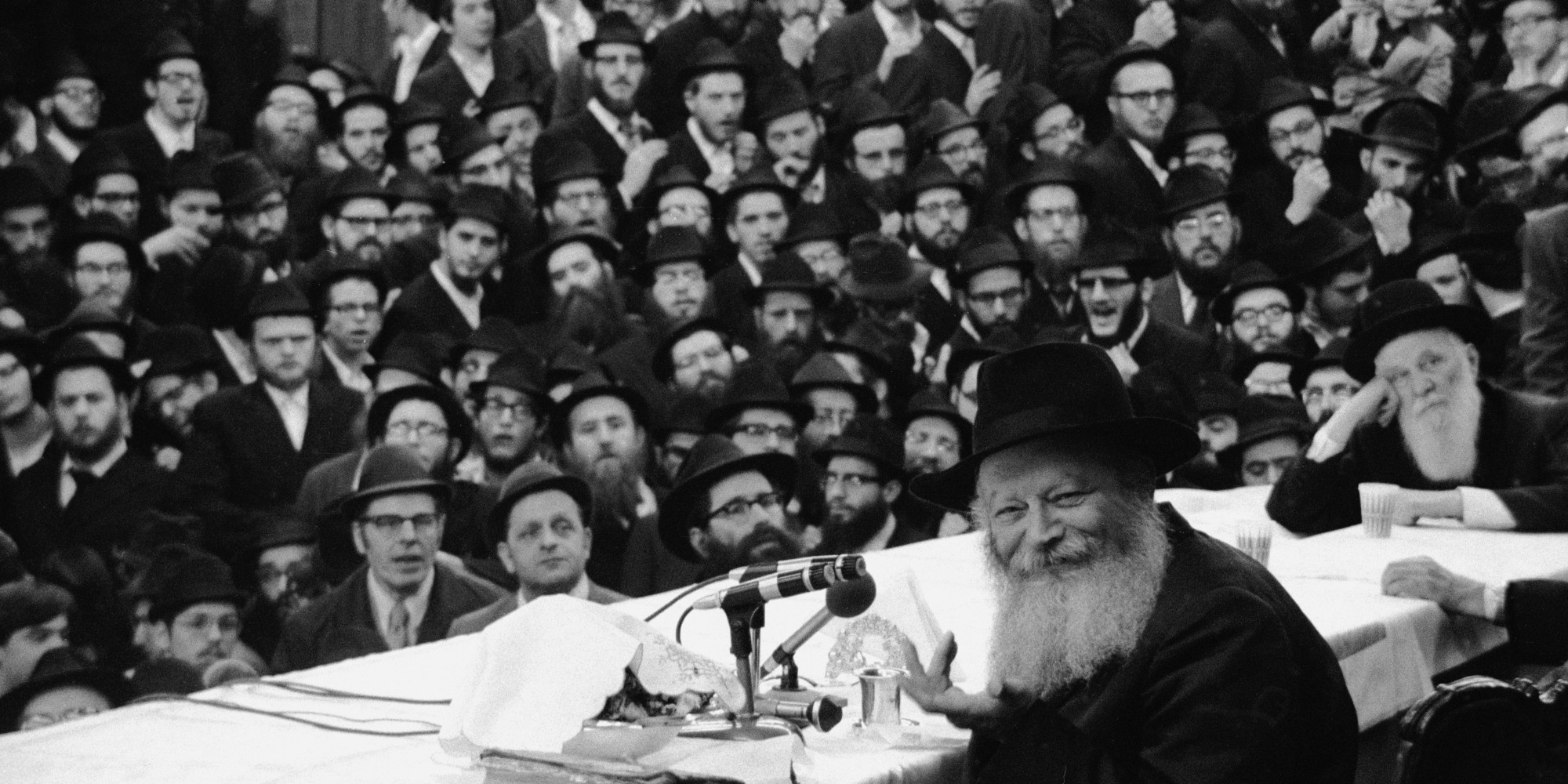 Rabbi Schneerson Gives A Talk